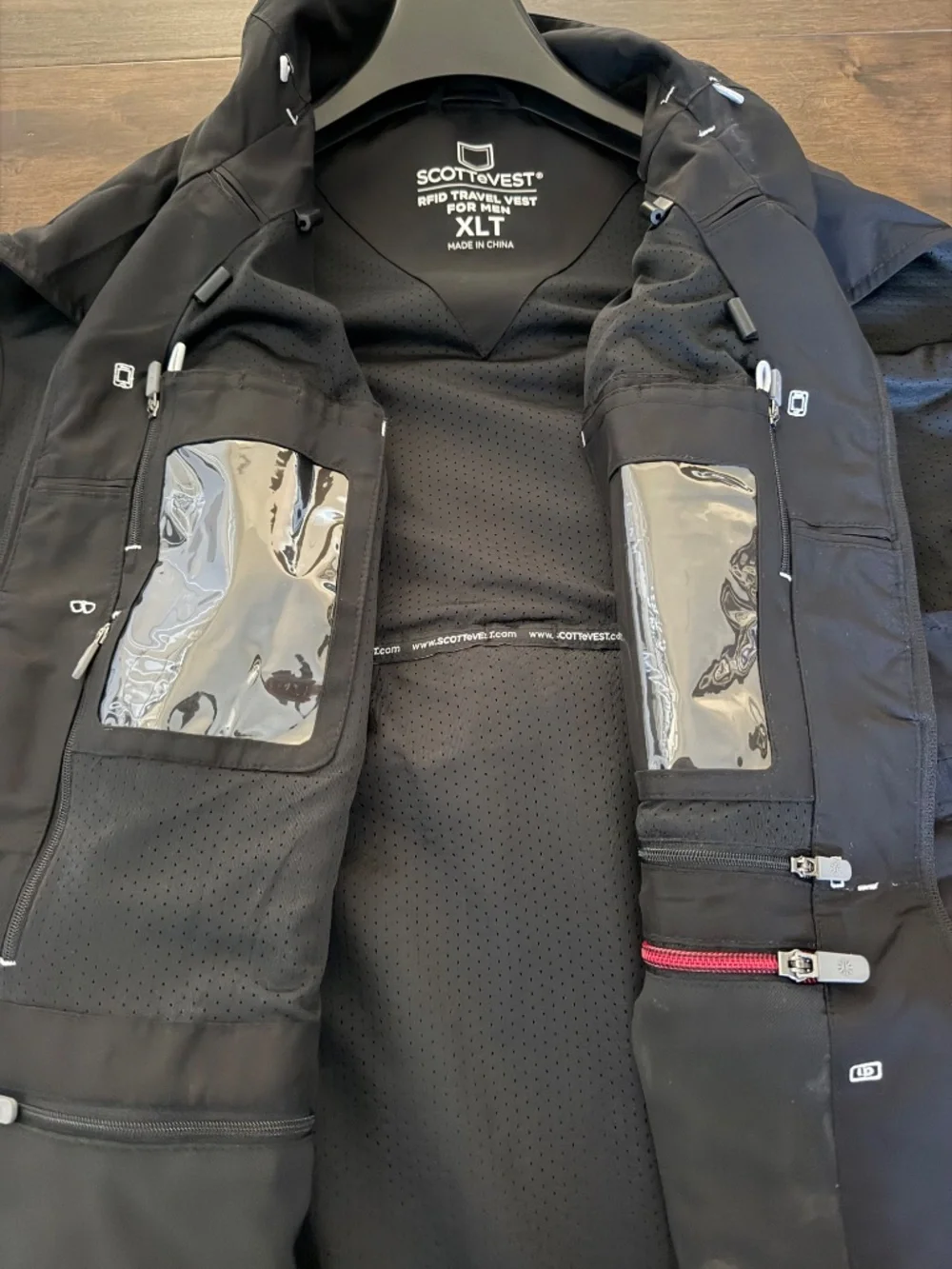 Men’s SCOTTe Travel Vest - Picture 3 of 3